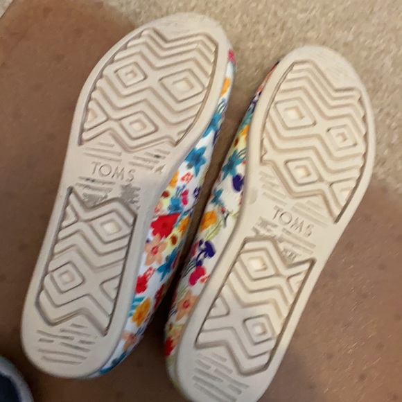 Tom’s Natural Floral Print 6.5 Good Condition - Picture 4 of 7